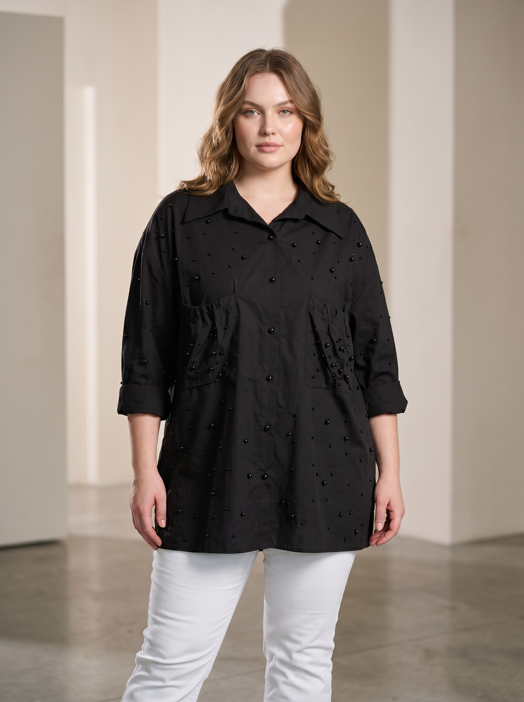 Бутикова риза с перли в черно  Plus size