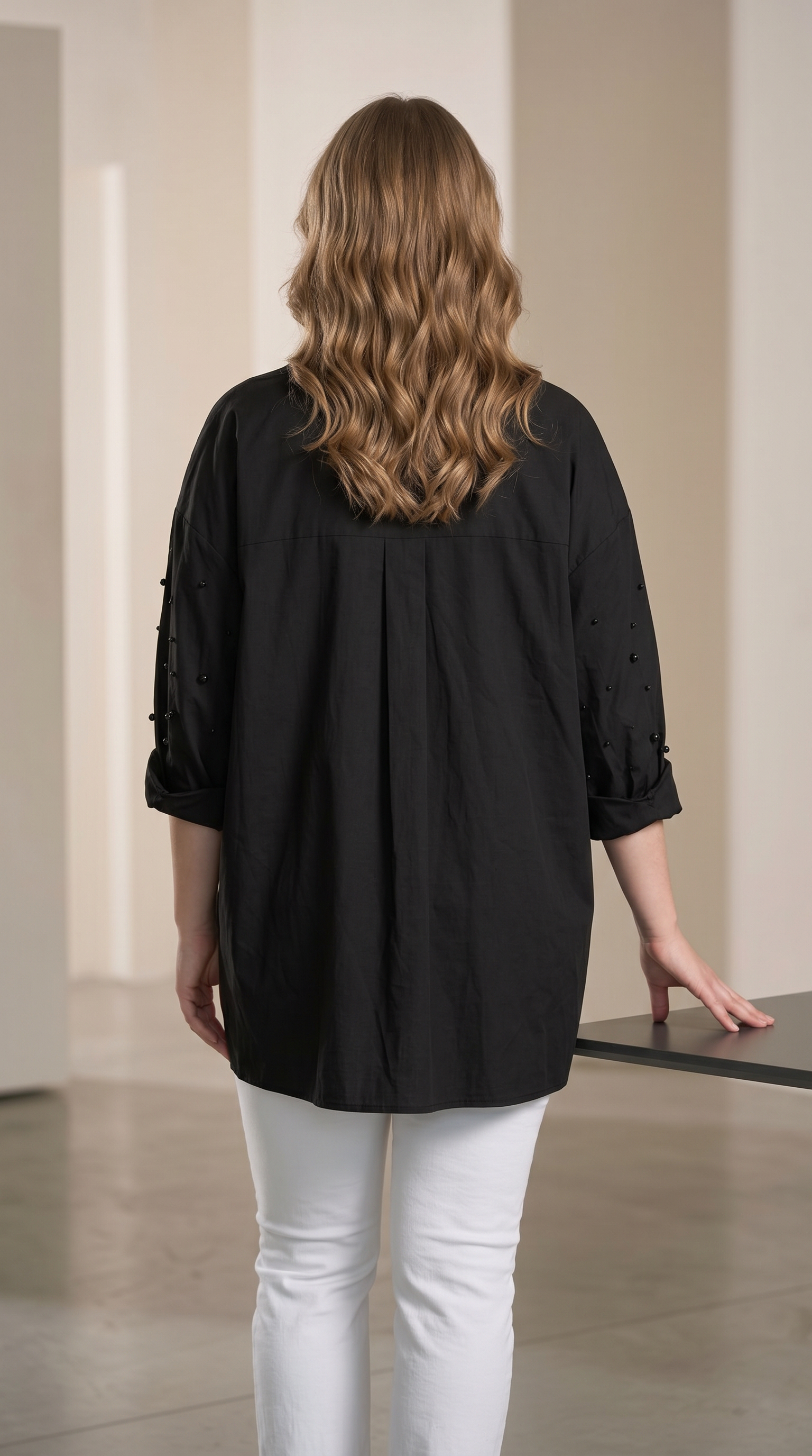 Бутикова риза с перли в черно  Plus size