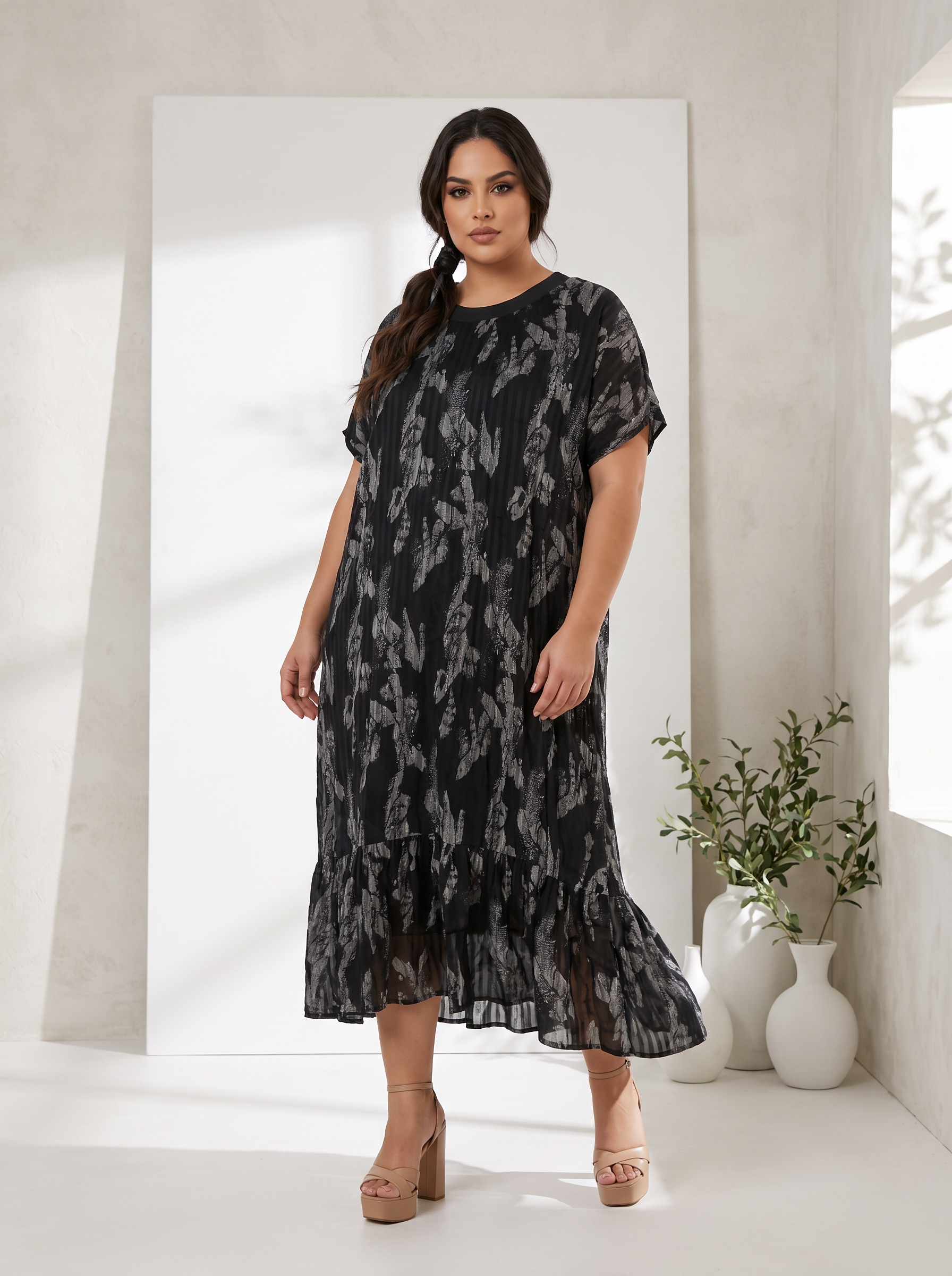 Луксозна рокля в черно Plus size