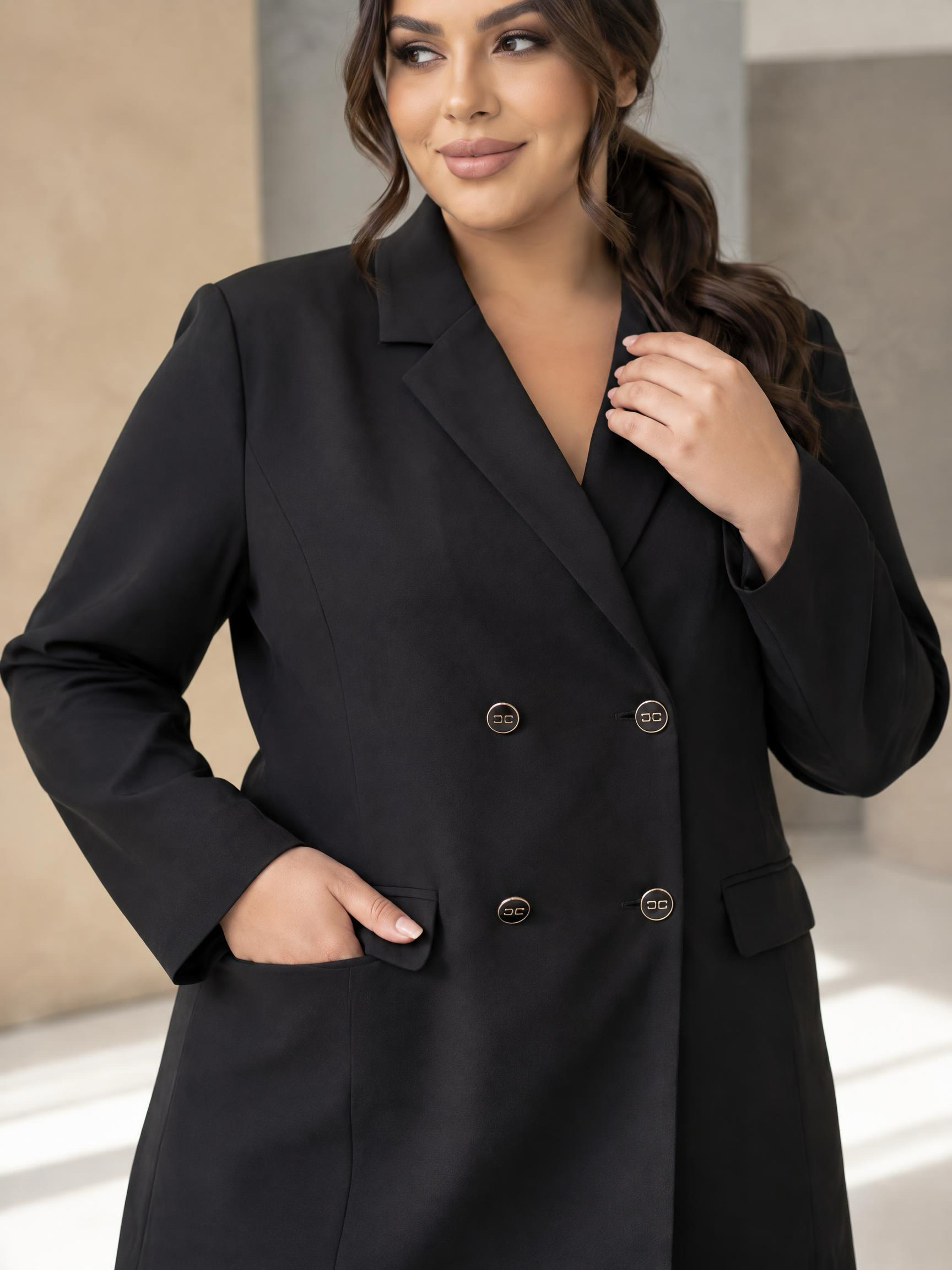 Бутиково дълго  сако в черно PLUS SIZE