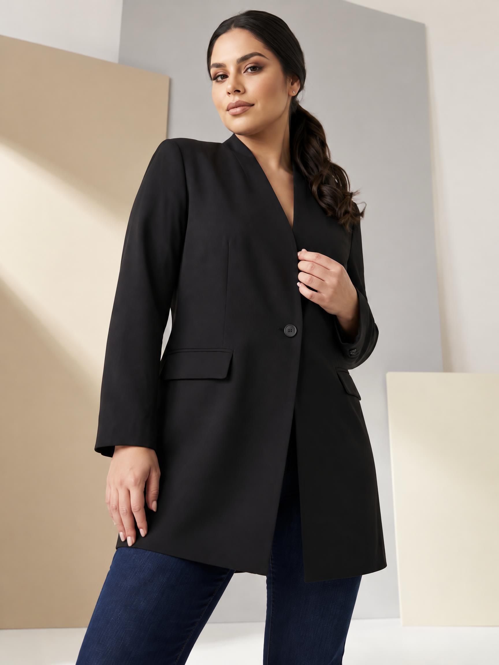 Елегантно вталено сако в черно PLUS SIZE