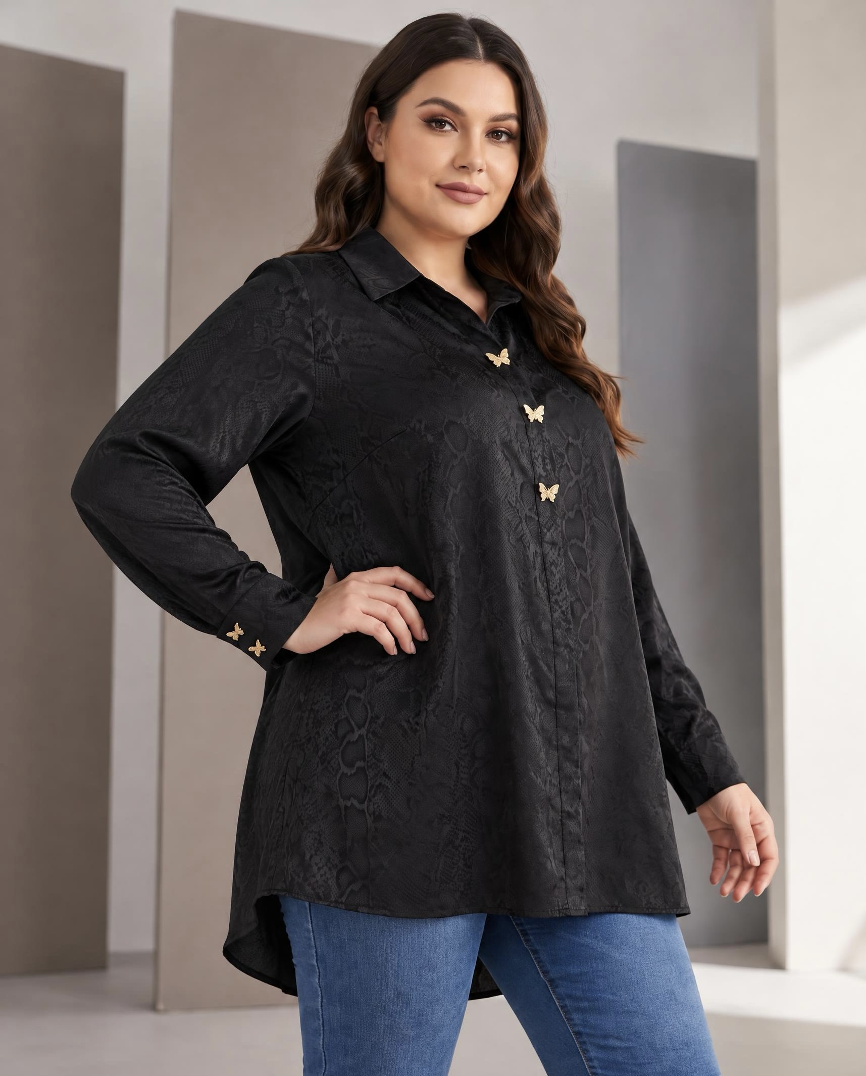 Модерна риза със златни акценти PLUS SIZE 