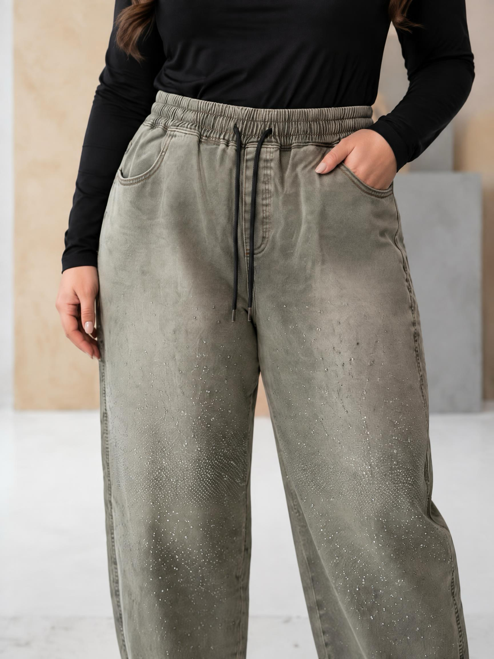 ДЪНКИ PLUS SIZE С КРИСТАЛИ И СВОБОДНА ЛИНИЯ В ЗЕЛЕНО