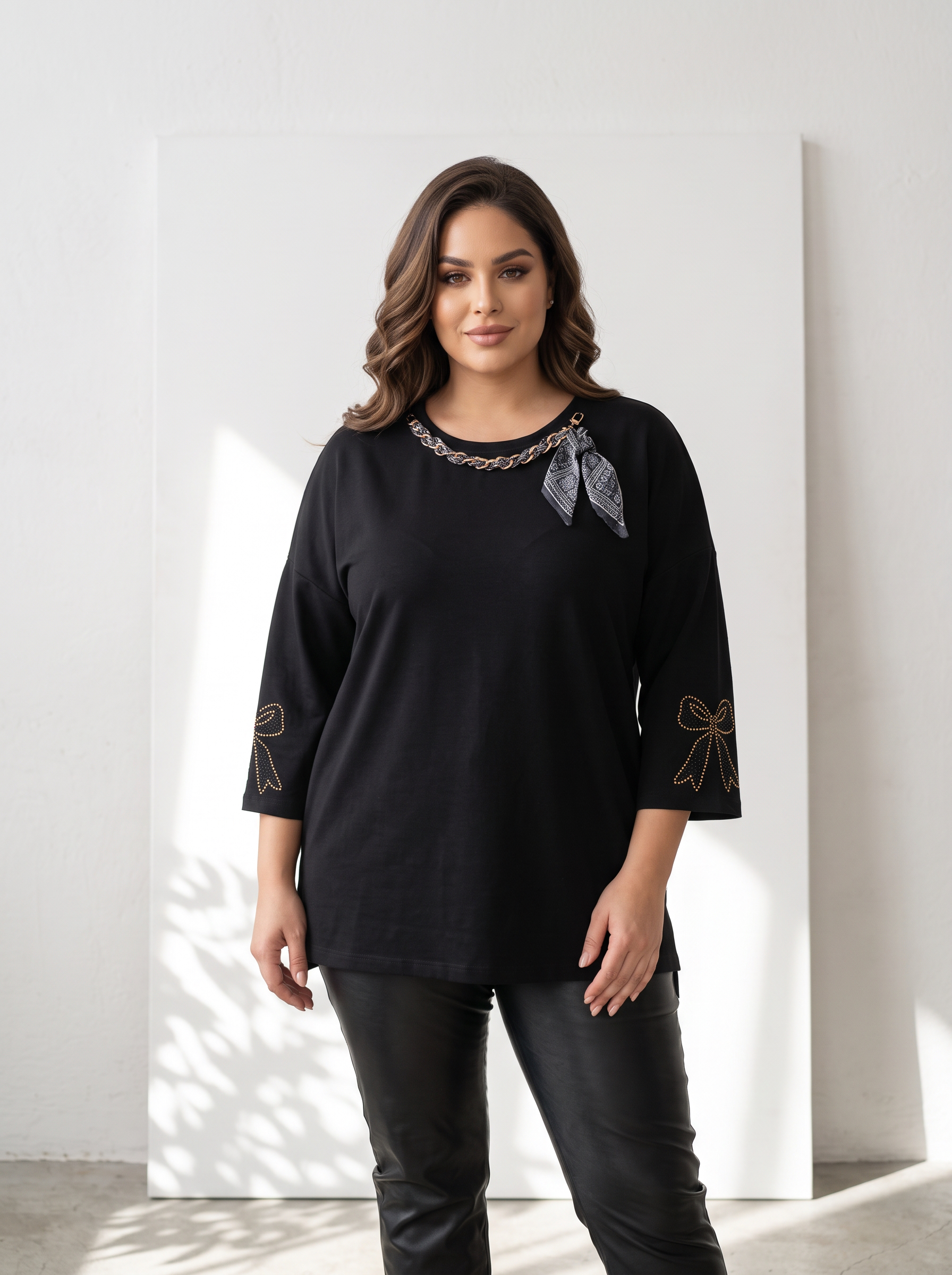 Черна блуза в ефектно колие PLUS SIZE модел 