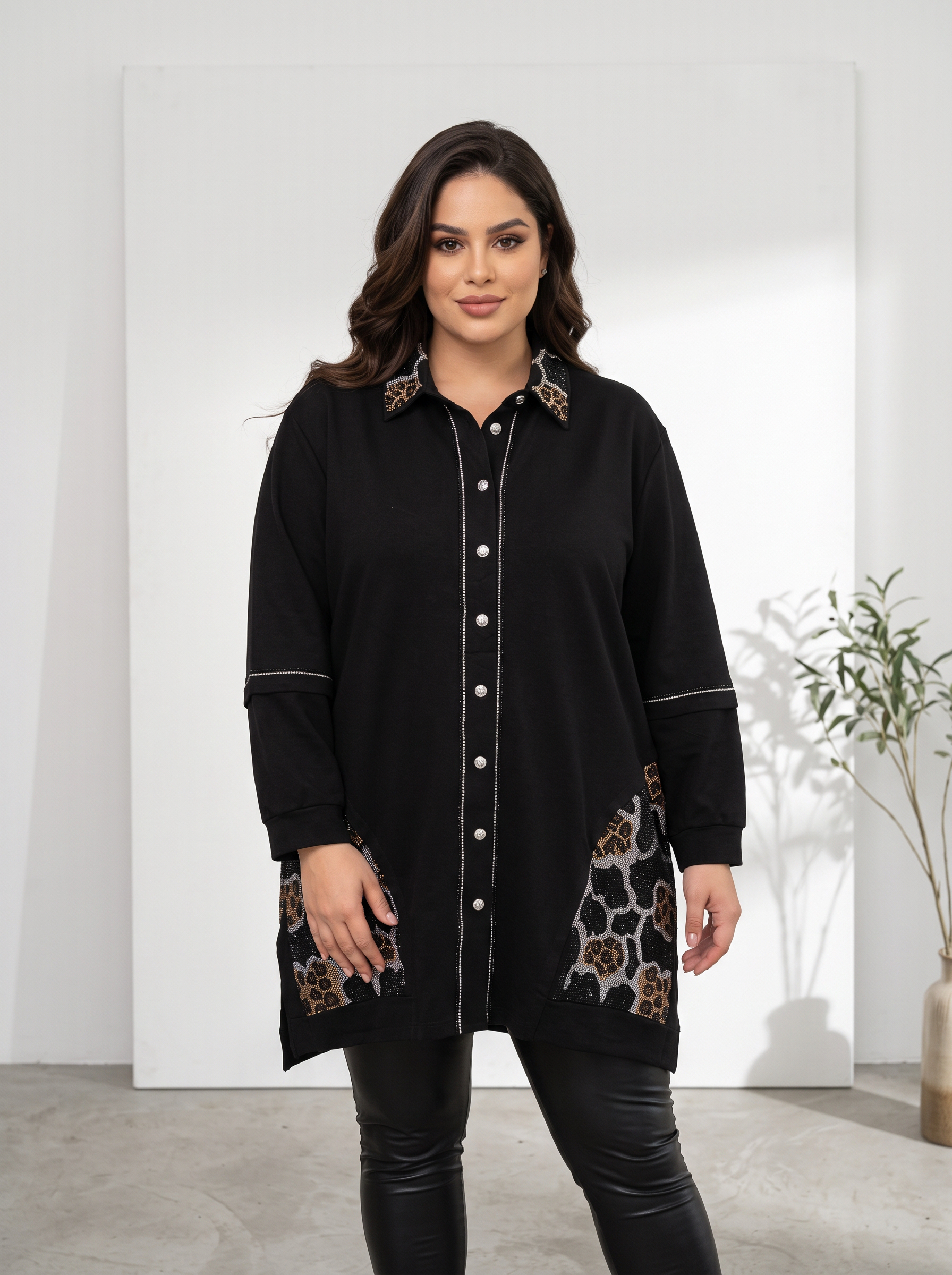 Модерна черна дълга риза с бляскави камъчета Plus size 