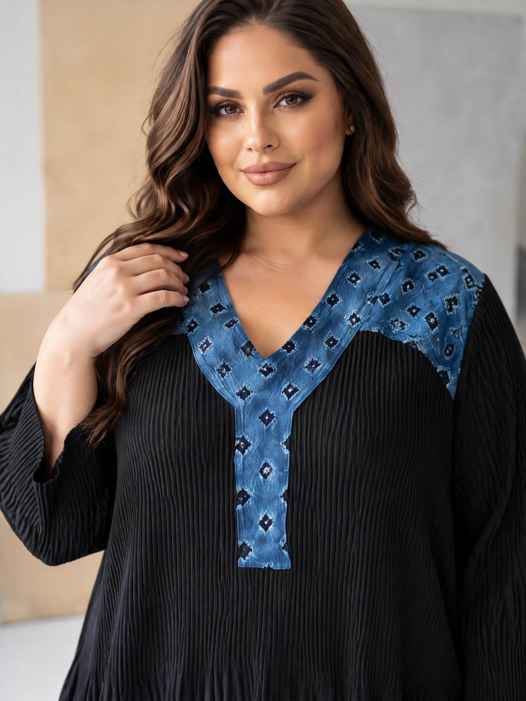 Дизайнерска PLUS SIZE рокля  в черно с дънкови детайли 