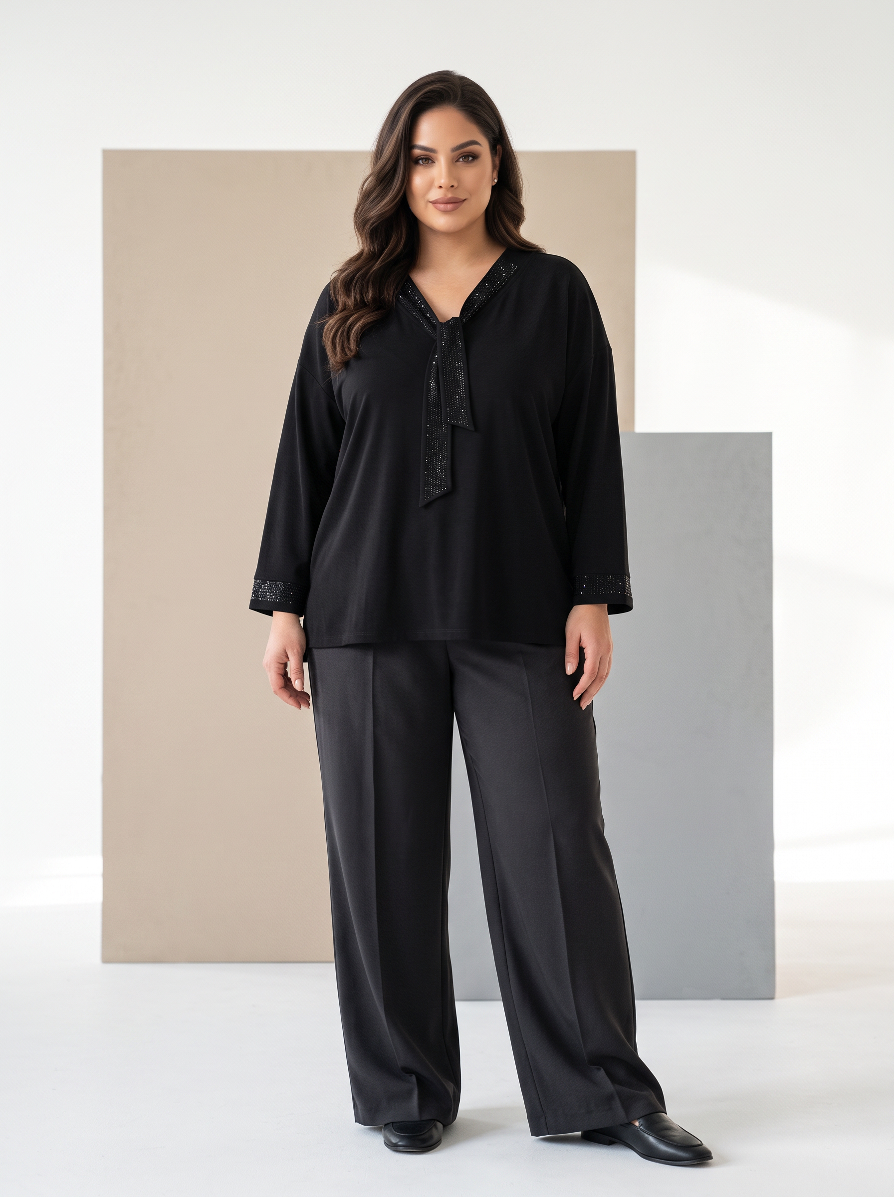 Стилна блуза с красиво деколте PLUS SIZE черно