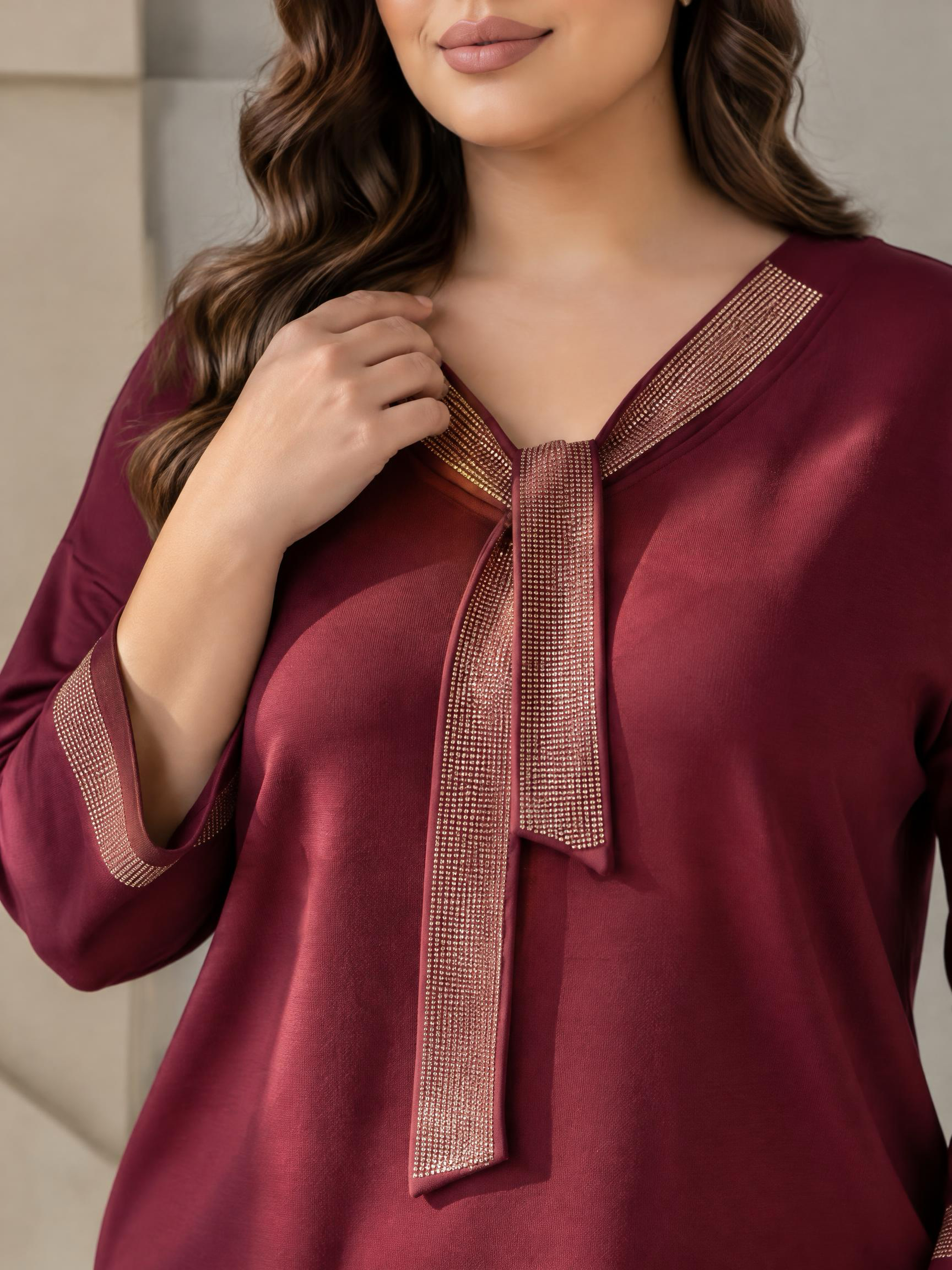 Стилна блуза с красиво деколте PLUS SIZE бордо