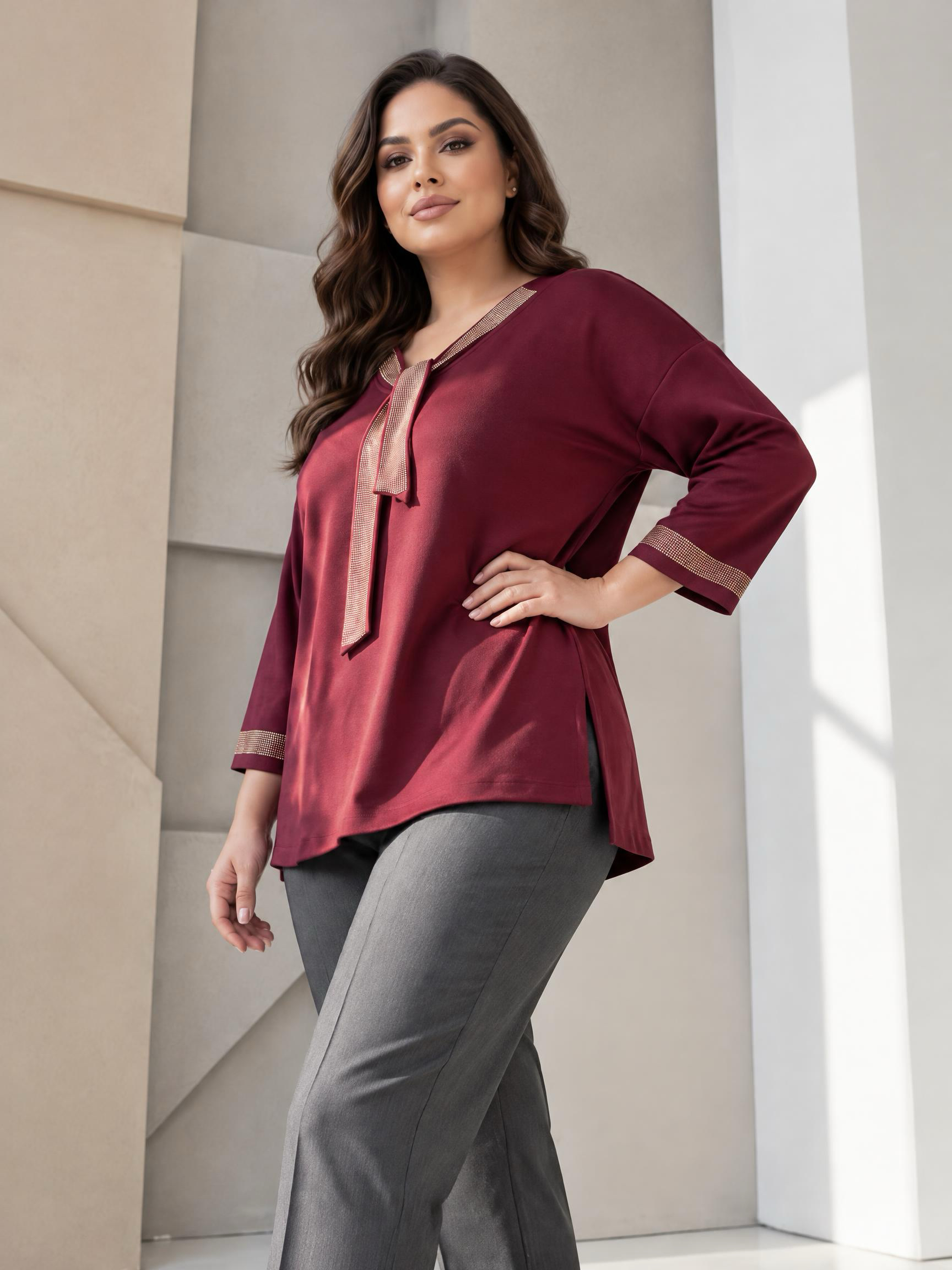 Стилна блуза с красиво деколте PLUS SIZE бордо