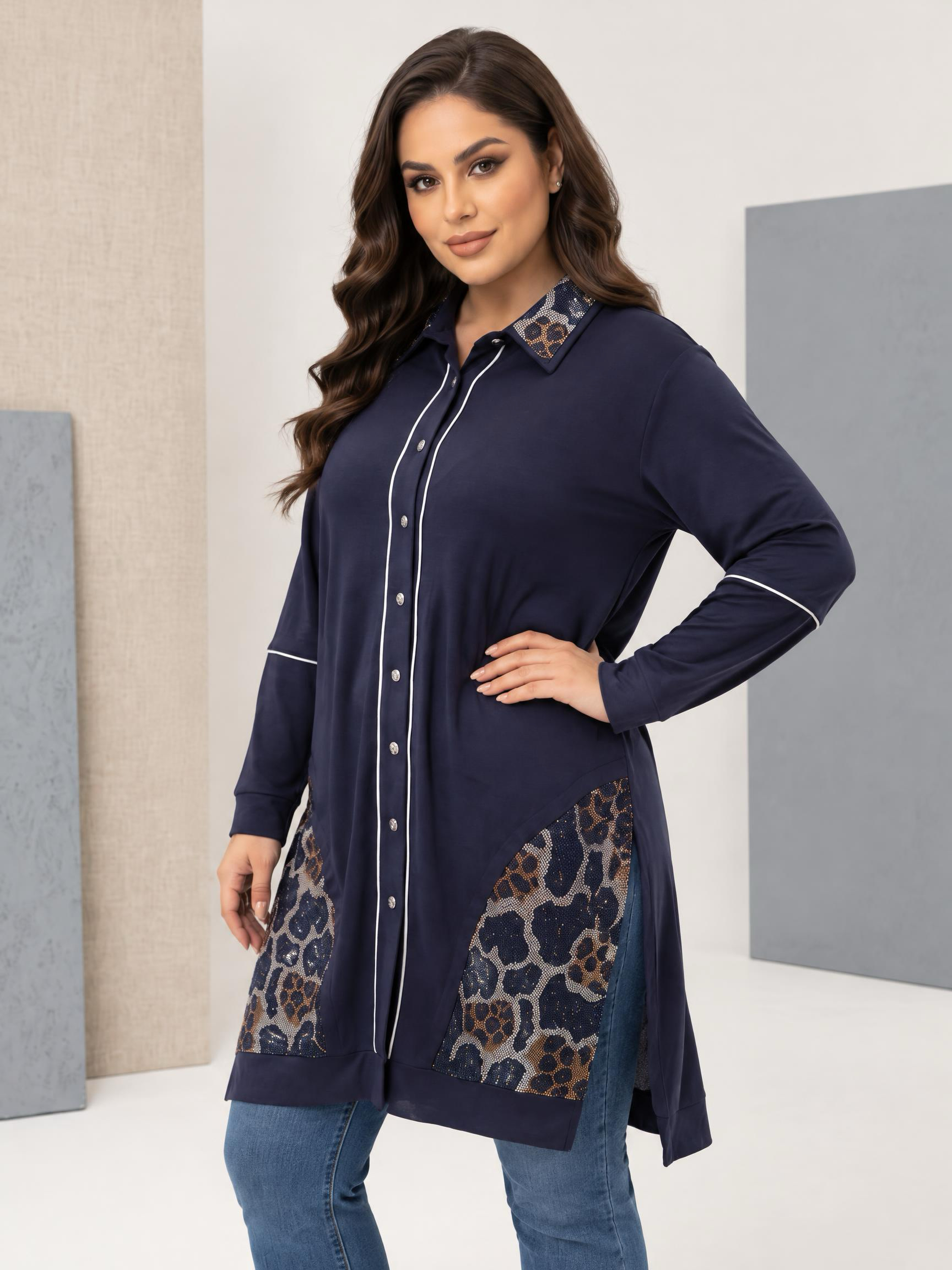 Модерна дълга синя риза с бляскави камъчета Plus size