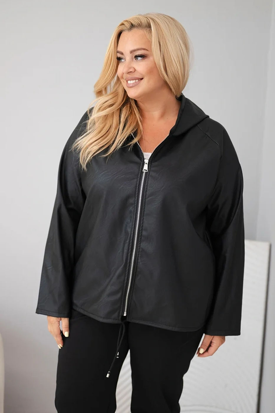 Модернo кожено яке черен цвят големи размери