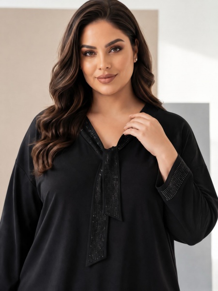 Стилна блуза с красиво деколте PLUS SIZE черно
